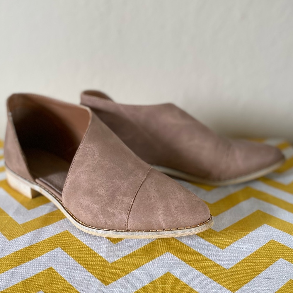 LIKE NEW tan d'orsay pointed toe flats - great condition, size 7 fit